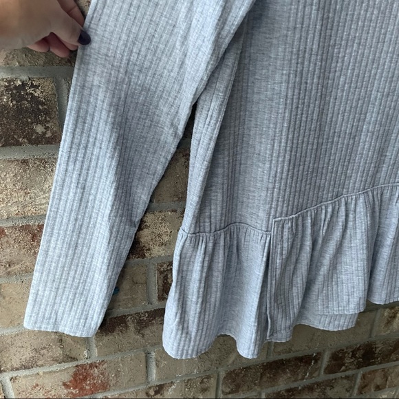 $5 or 3 for $12 | Ruffle bottom Ribbed Tee - Picture 4 of 7